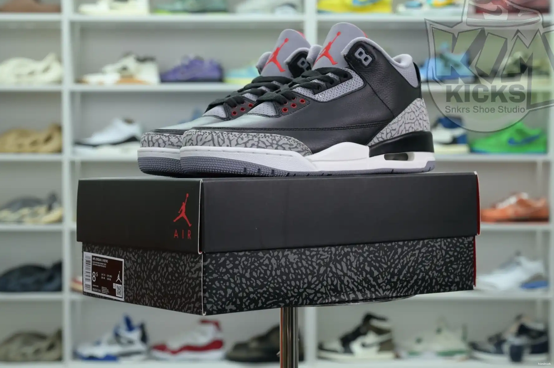Reimagined” 3“Black Cement Jordan Air Kimikick 0421